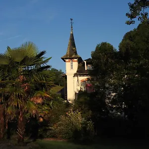 Petit Chateau Bed and breakfast